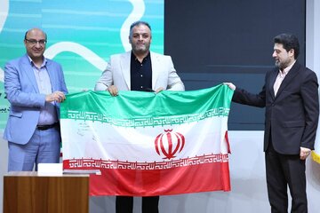 اهدای مدال و پرچم ارزشمند و مقدس وزنه برداران ایران به موزه ورزش