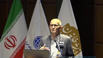 نقد فراستخواه به اشرف در باره پویایی طبقات اجتماعی ایران / شناخت ایرانیان از طریق اسطوره هایش / با شاهنامه و خودیابی حاصل از آن به توسعه می رسیم