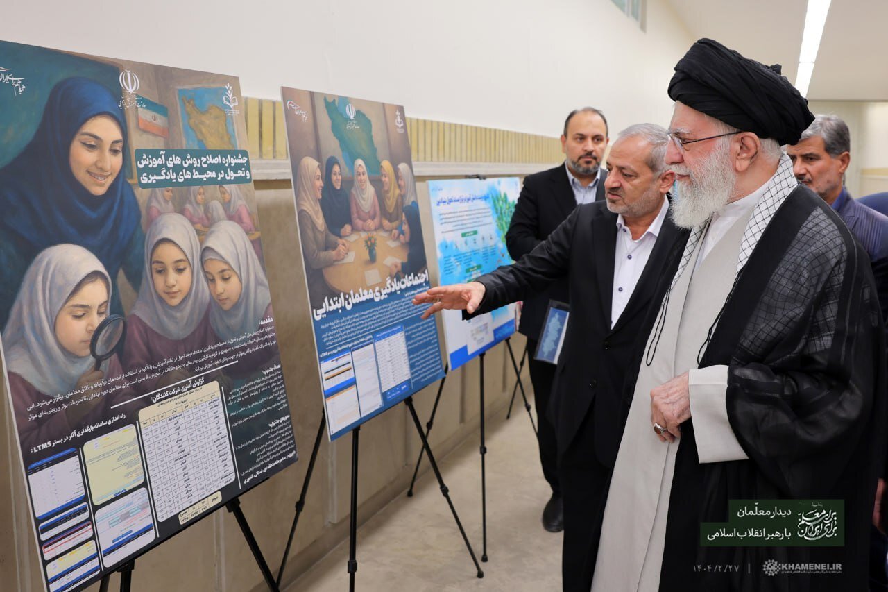 تصاویری از بازدید مقام معظم رهبری از یک نمایشگاه