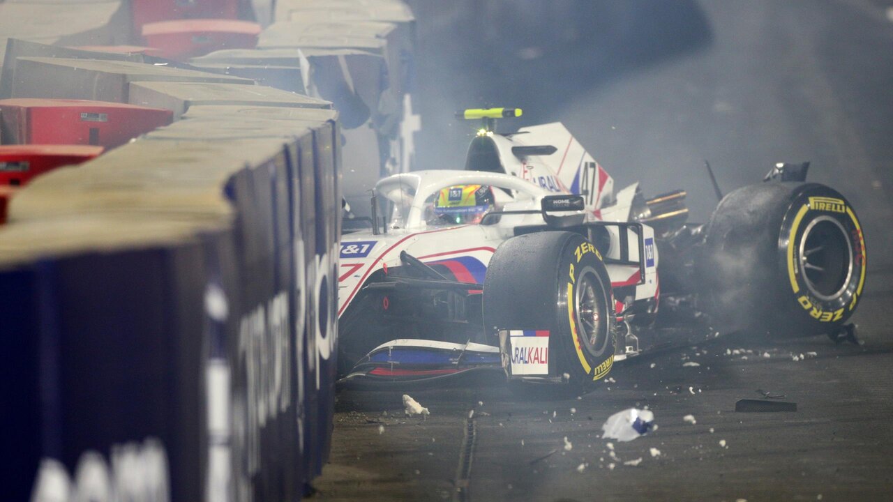 عکس | سهلانگاری باورنکردنی در حادثه پیست آزادی؛ ایمنی متفاوت پیستهای خارجی با ایران