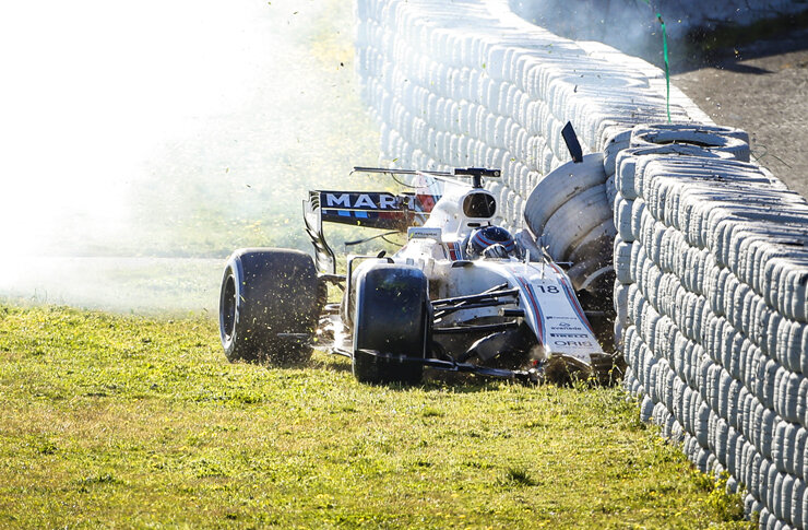عکس | سهلانگاری باورنکردنی در حادثه پیست آزادی؛ ایمنی متفاوت پیستهای خارجی با ایران