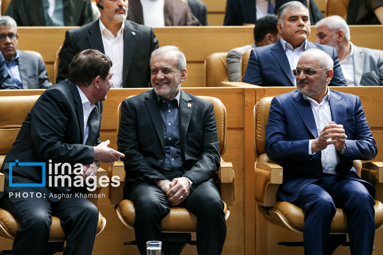 همنشینی پزشکیان و مخبر در مراسم سالگرد شهید رئیسی+عکس