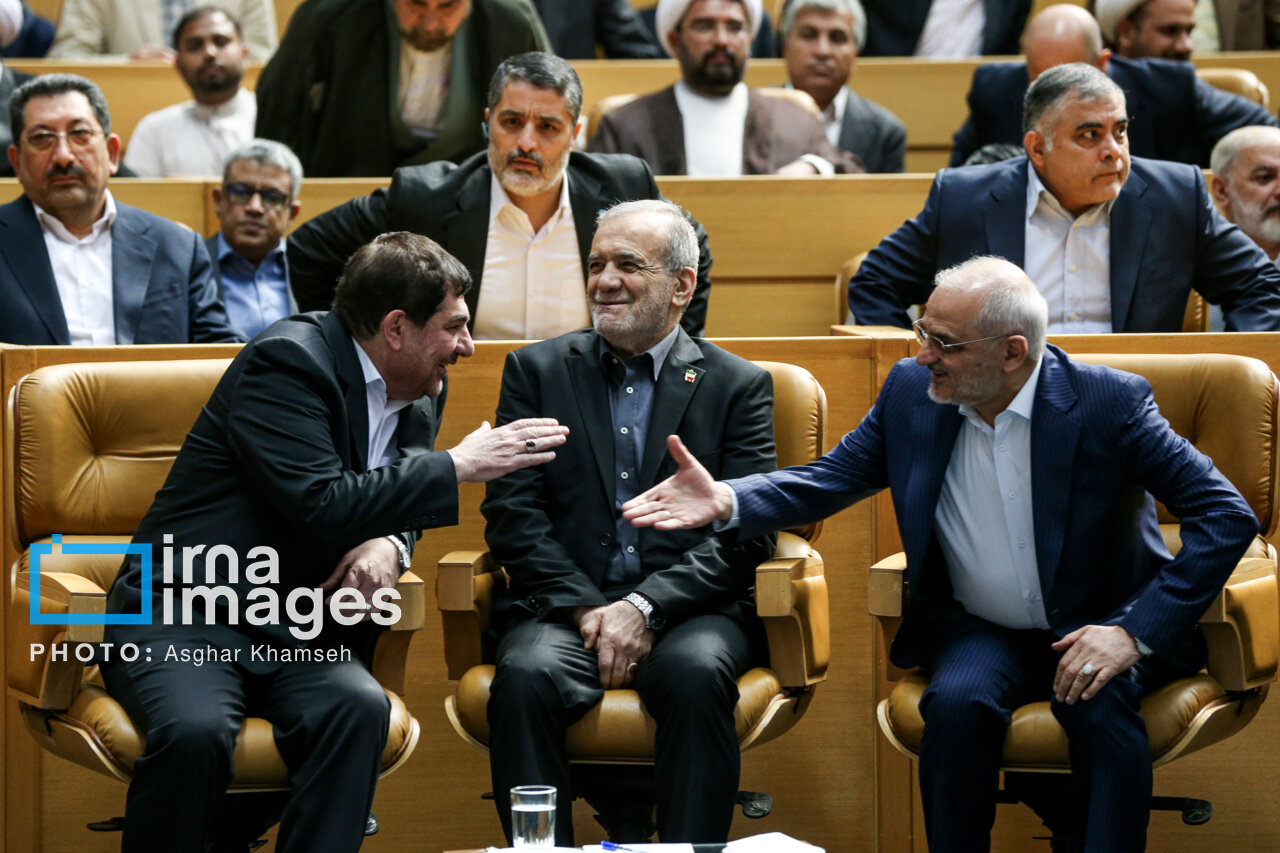 همنشینی پزشکیان و مخبر در مراسم سالگرد شهید رئیسی+عکس