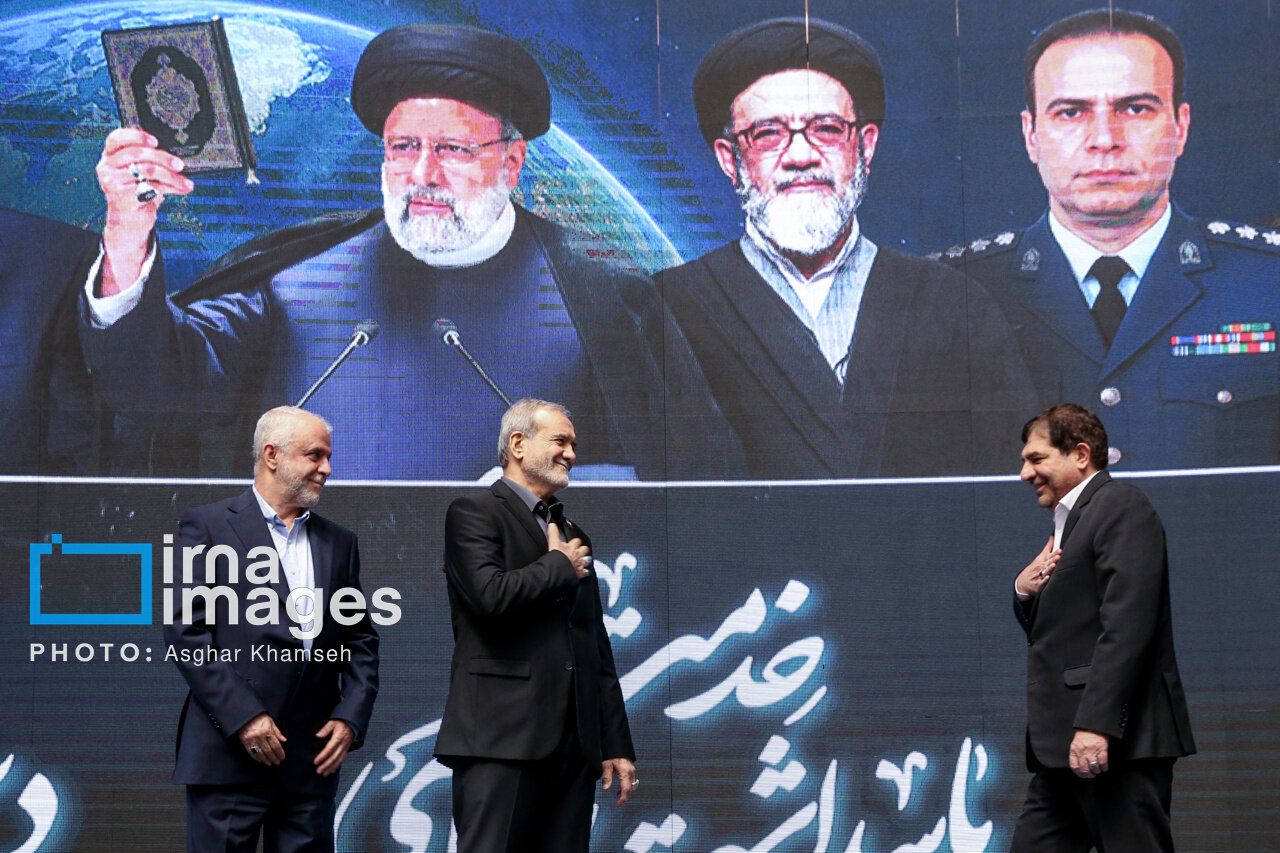 همنشینی پزشکیان و مخبر در مراسم سالگرد شهید رئیسی+عکس