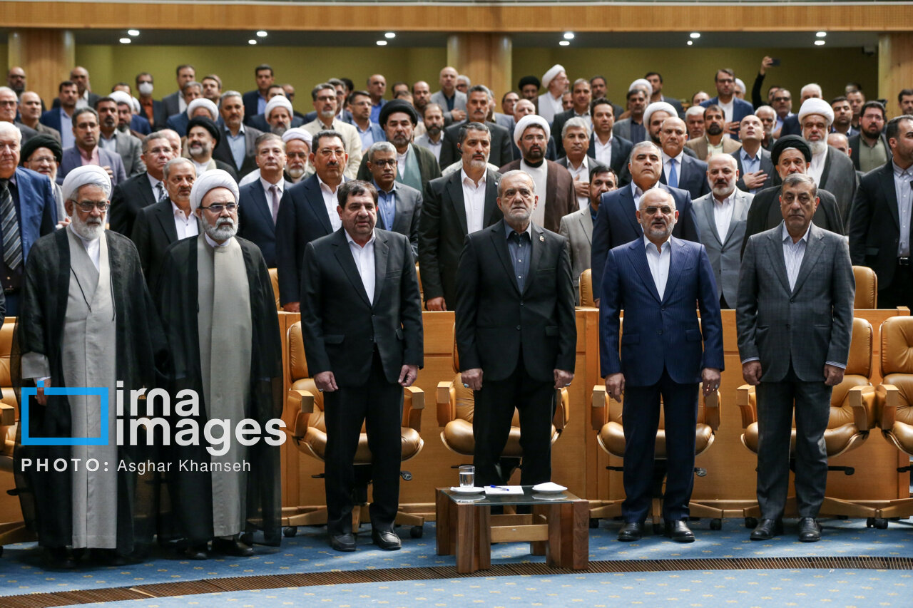 همنشینی پزشکیان و مخبر در مراسم سالگرد شهید رئیسی+عکس