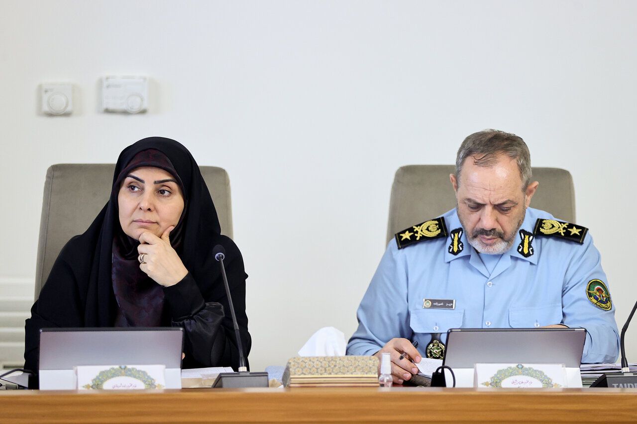 تصاویری از وزیردفاع با لباس نظامی و تنها وزیر زن دولت پزشکیان در جلسه هیات دولت