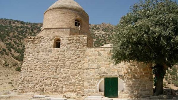 چگونه در ایران هزاران امامزاده داریم؟