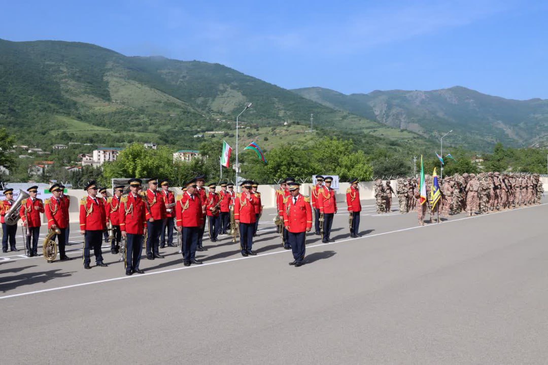 تصاویری از رژه نیروهای ویژه سپاه و ارتش آذربایجان در رزمایش ارس ۲۰۲۵