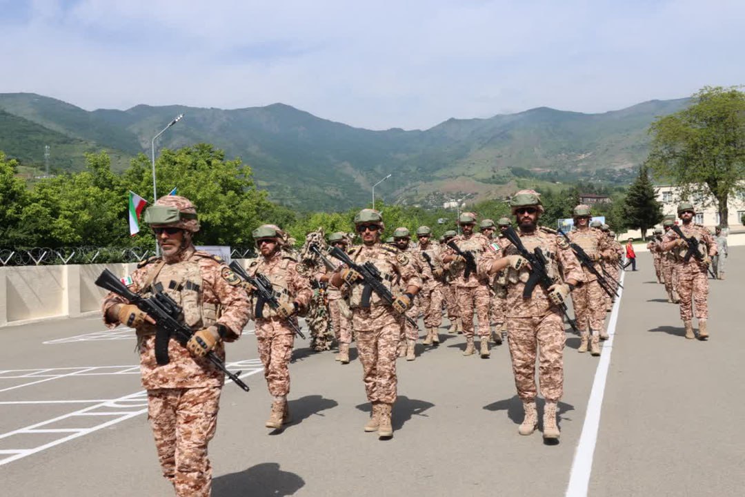 تصاویری از رژه نیروهای ویژه سپاه و ارتش آذربایجان در رزمایش ارس ۲۰۲۵