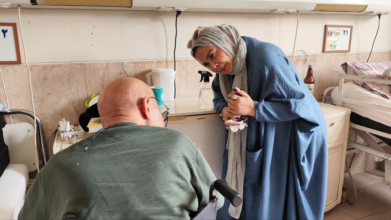 بهاره رهنما نمایش«دورهمی بانوی اول» را برای مددجویان کهریزک اجرا کرد