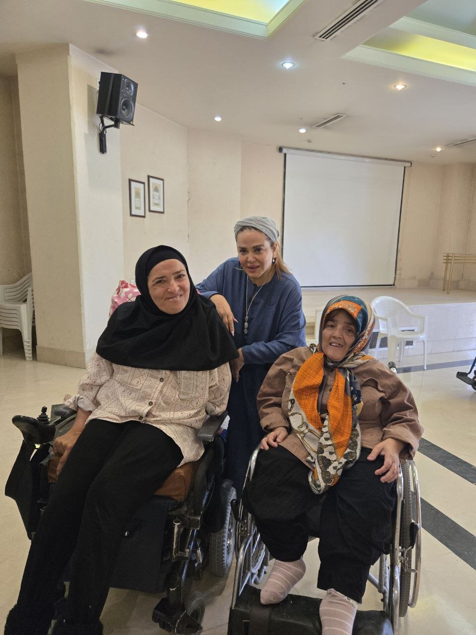 بهاره رهنما نمایش«دورهمی بانوی اول» را برای مددجویان کهریزک اجرا کرد