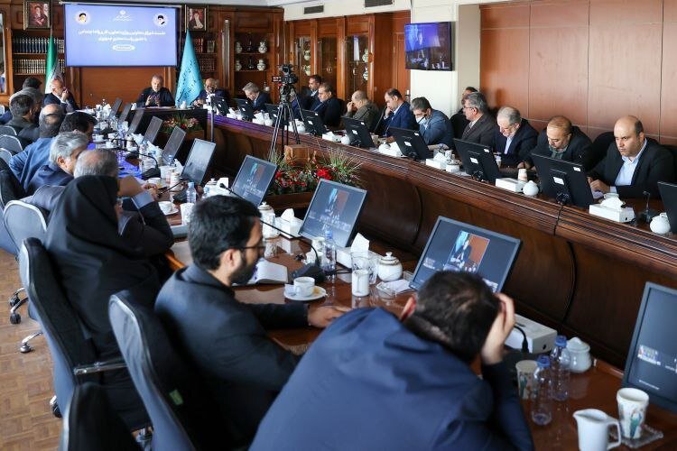 ادامه بازدیدهای پزشکیان از وزارتخانه‌ها/ رئیس جمهور به وزارت کار رفت