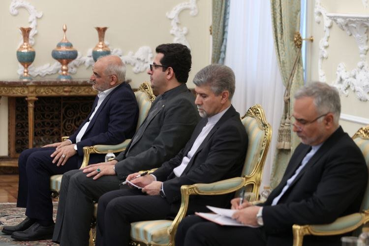 دیدار پزشکیان با وزیر امورخارجه عراق/ علت سفر چه بود؟+تصاویر