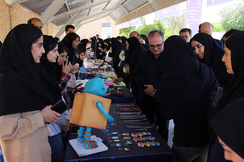 برگزاری آیین افتتاحیه بازارچه کارآفرینی دانشکده ملی مهارت دختران سمنان