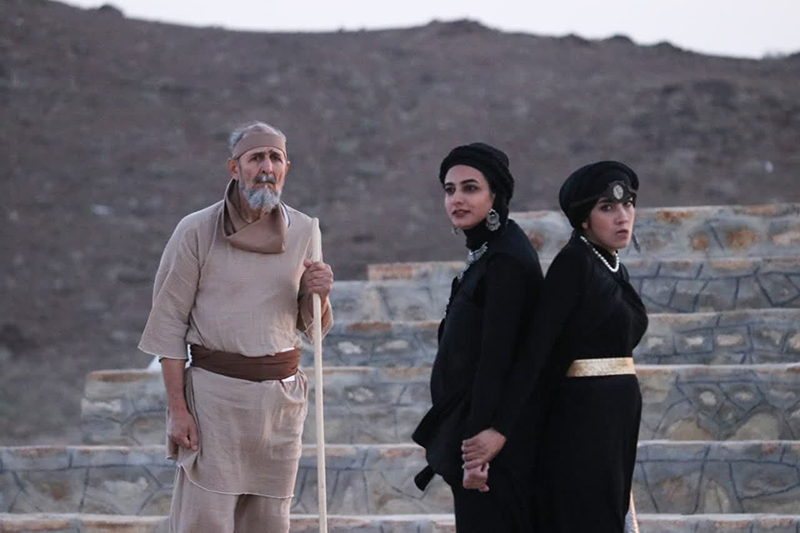 داستانهایِ سرزمین مردمانِ خردمند در بام سمنان شنیده شد