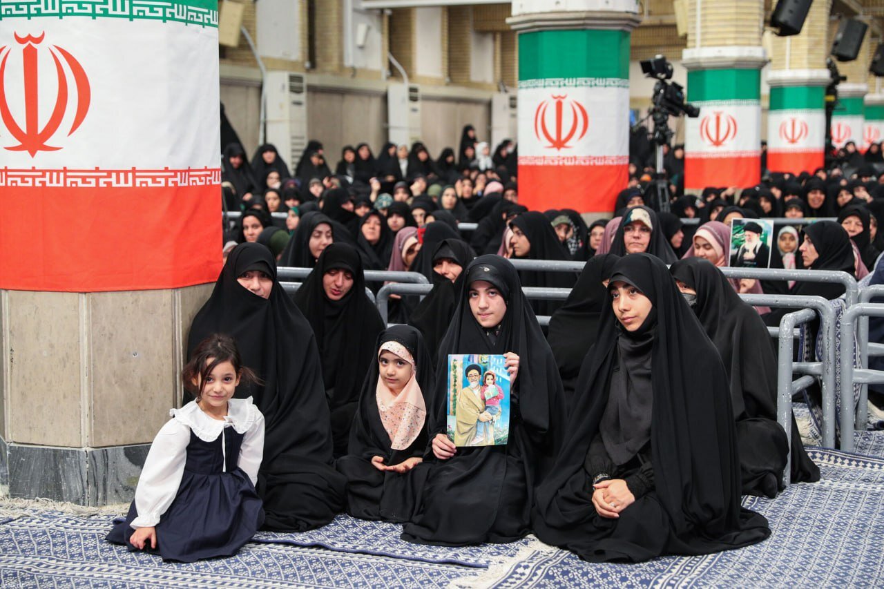 تصاویری از نوههای شهید آل هاشم در بیت رهبری/ مخبر همنشین عراقچی شد/ پسر شهید قدیمی لباس پدرش را پوشید