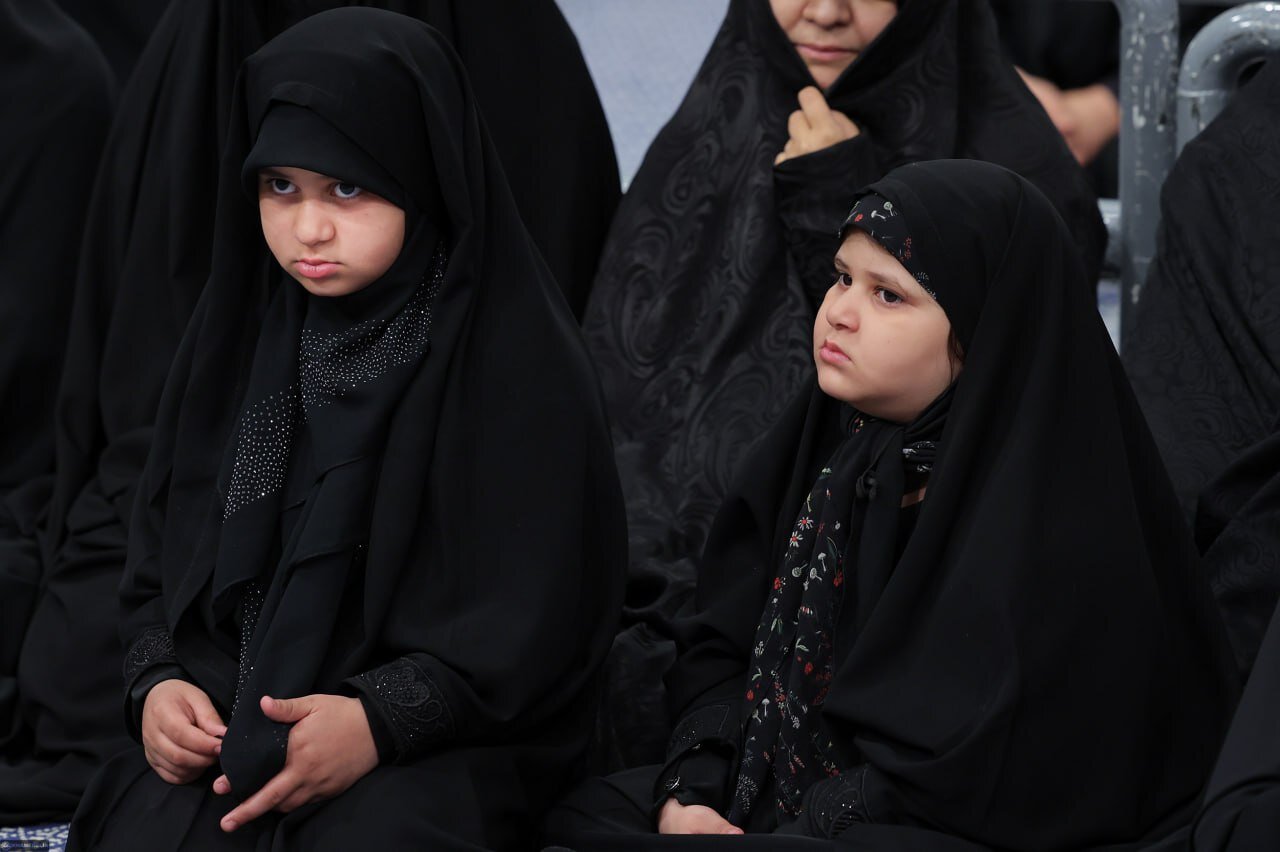 تصاویری از نوههای شهید آل هاشم در بیت رهبری/ مخبر همنشین عراقچی شد/ پسر شهید قدیمی لباس پدرش را پوشید