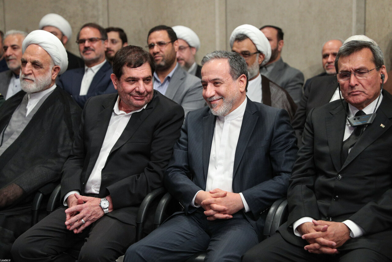 تصاویری از نوههای شهید آل هاشم در بیت رهبری/ مخبر همنشین عراقچی شد/ پسر شهید قدیمی لباس پدرش را پوشید