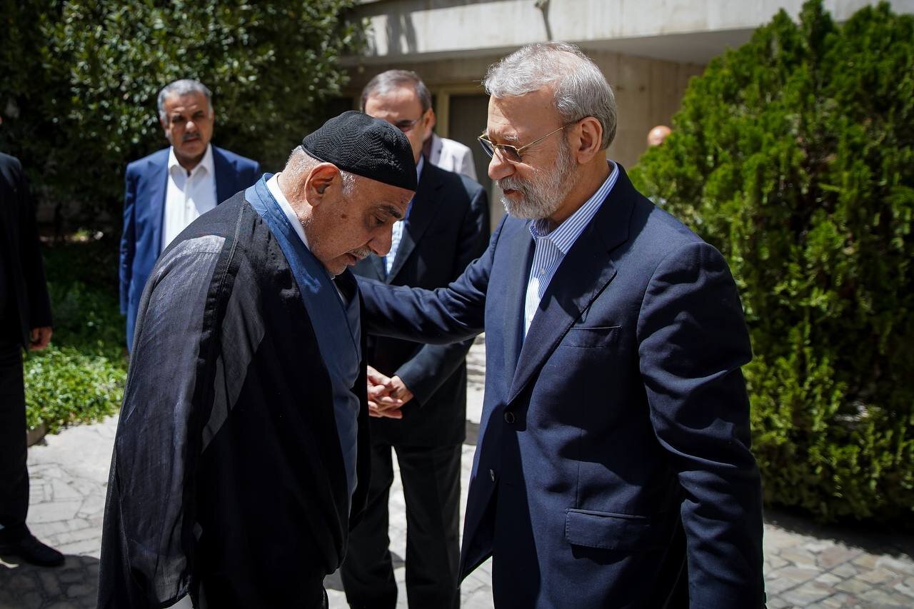 نخست وزیر سابق عراق به دیدن کدام مقام ایرانی رفت؟/ عکسی از عادل عبدالمهدی با لباسی جالب در تهران