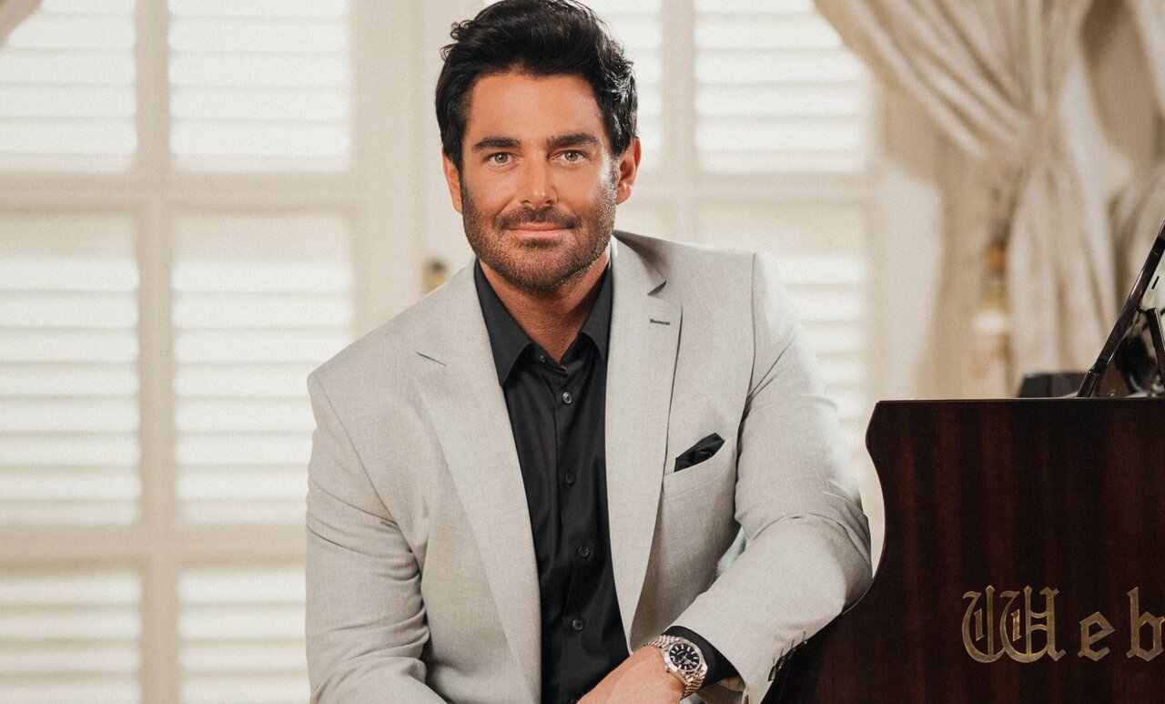 شخصیت کاریزماتیک چیست؟ ۱۰ ترفند کاربردی