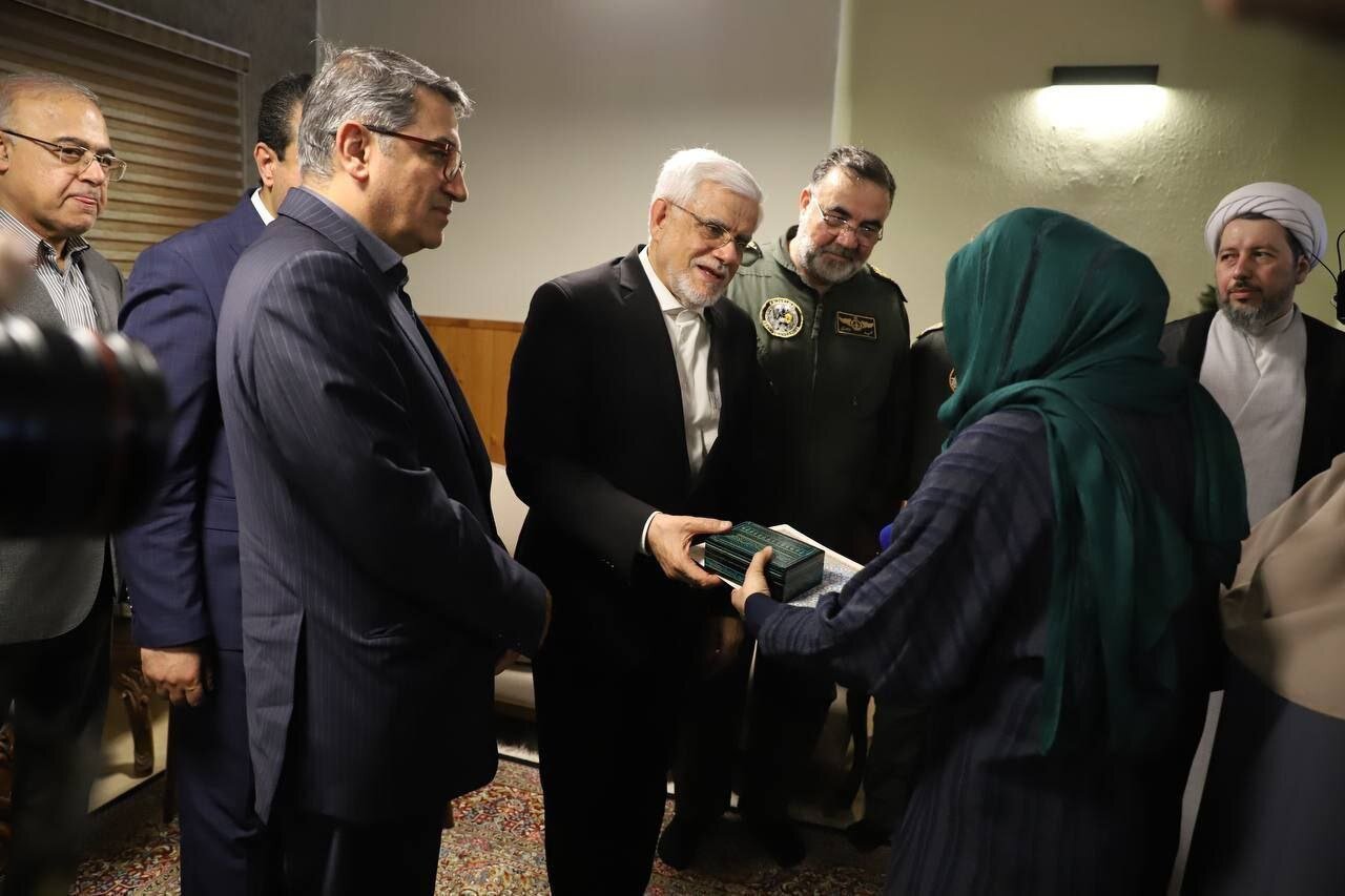 قول عارف به خانواده جانباختگان و مصدومان انفجار بندرعباس/ اجازه نمی دهیم حقی تضییع شود/ با عوامل برخورد قاطع خواهد شد+عکس