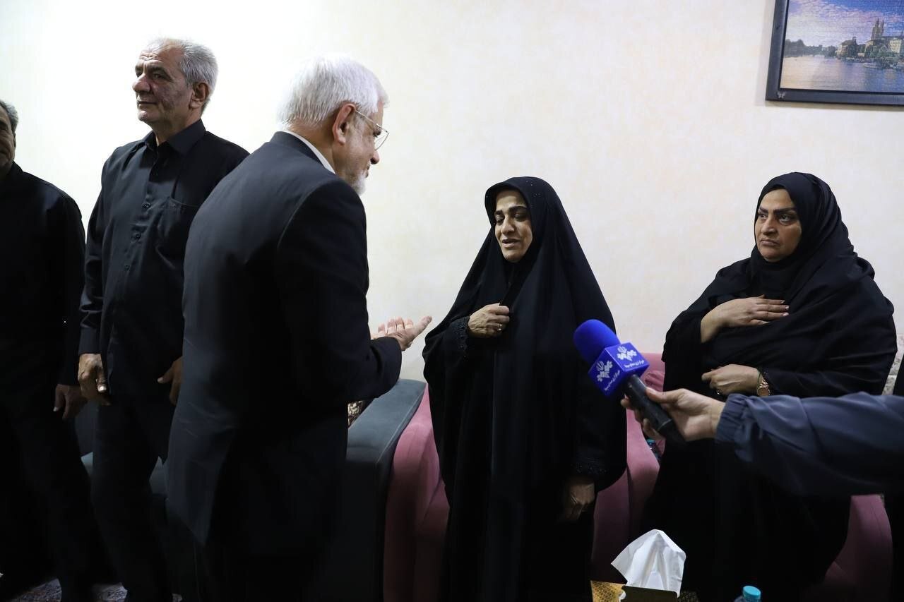 قول عارف به خانواده جانباختگان و مصدومان انفجار بندرعباس/ اجازه نمی دهیم حقی تضییع شود/ با عوامل برخورد قاطع خواهد شد+عکس