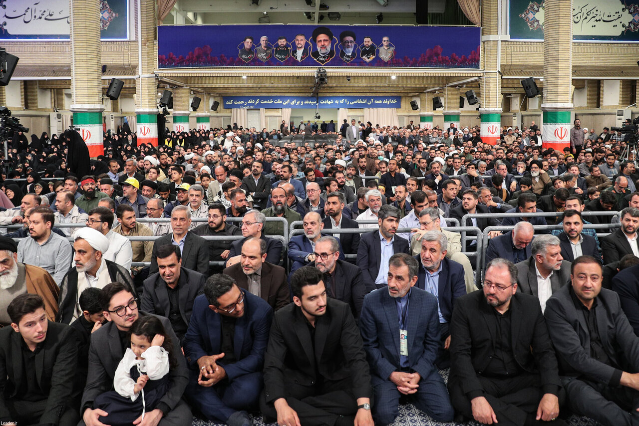 غیبت سعید جلیلی و بذرپاش در اولین مراسم سالگرد شهدای خدمت/ عبدالملکی هم آمد/ کدام دولتمردان سیزدهم در بیت رهبری حضور داشتند؟+ تصاویر