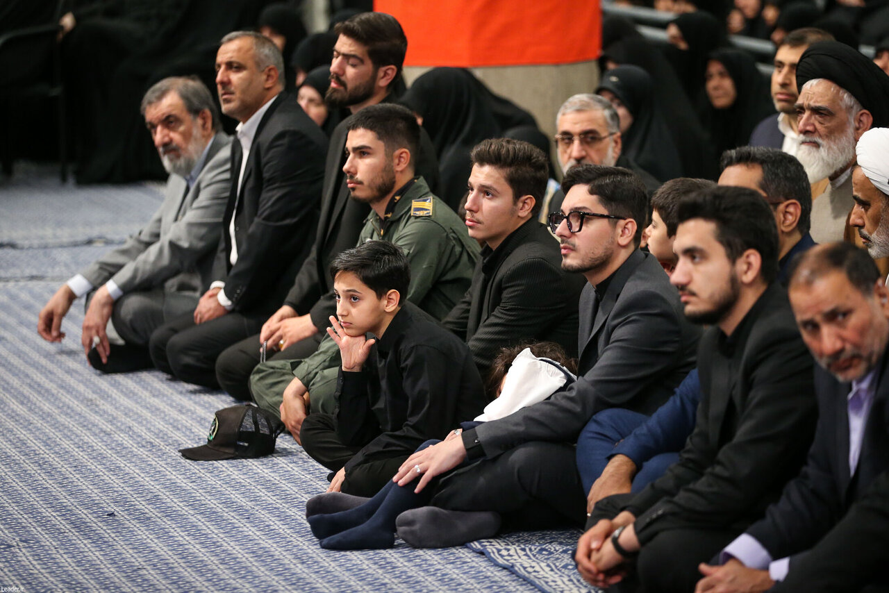 غیبت سعید جلیلی و بذرپاش در اولین مراسم سالگرد شهدای خدمت/ عبدالملکی هم آمد/ کدام دولتمردان سیزدهم در بیت رهبری حضور داشتند؟+ تصاویر