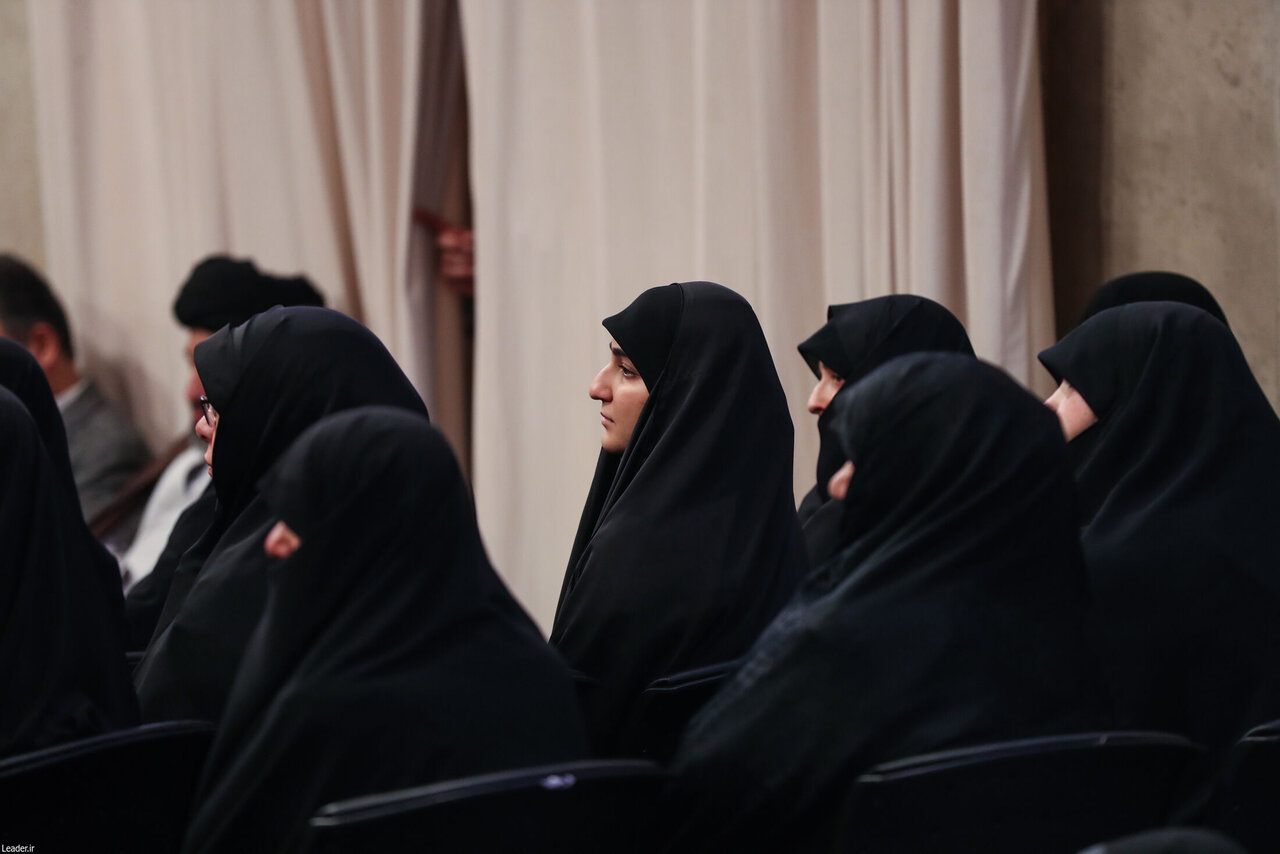 عکسی از جمیله علم الهدی در بیت رهبری/ دختر شهید رئیسی همنشین وزیر زن پزشکیان شد/ زینب سلیمانی هم بود