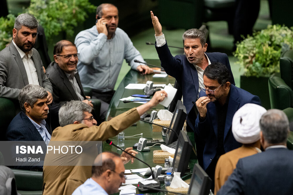 عصبانیت شدید کوچک زاده هنگام بحث در مجلس+عکس