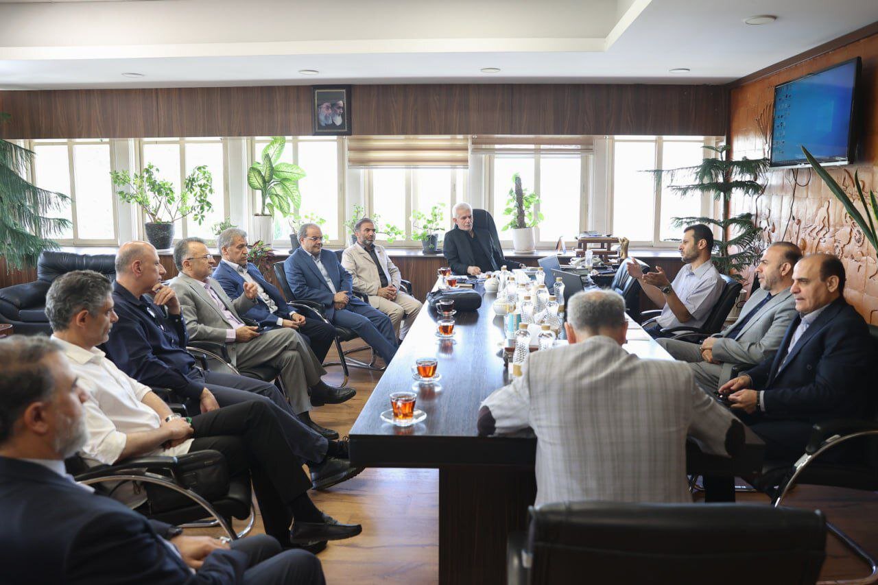 روایتی جدید از حادثه پیست آزادی/خانم نایب رییس و مسئول در روز حادثه خارج از ایران است؟