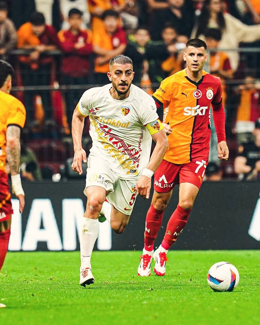 عکس | چالش جذاب ستاره استقلالی با موراتا و اوسیمن!