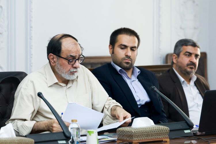 حداد عادل و پزشکیان در قاب جلسه شورای عالی انقلاب فرهنگی/ چه افراد دیگری در جلسه حضور داشتند؟