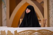 دیدار تولیت حرم حضرت معصومه(س) با دختر شهید نصرالله / عکس