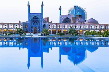 فلسفه رنگ فیروزه‌ای در نمای مساجد ایرانی