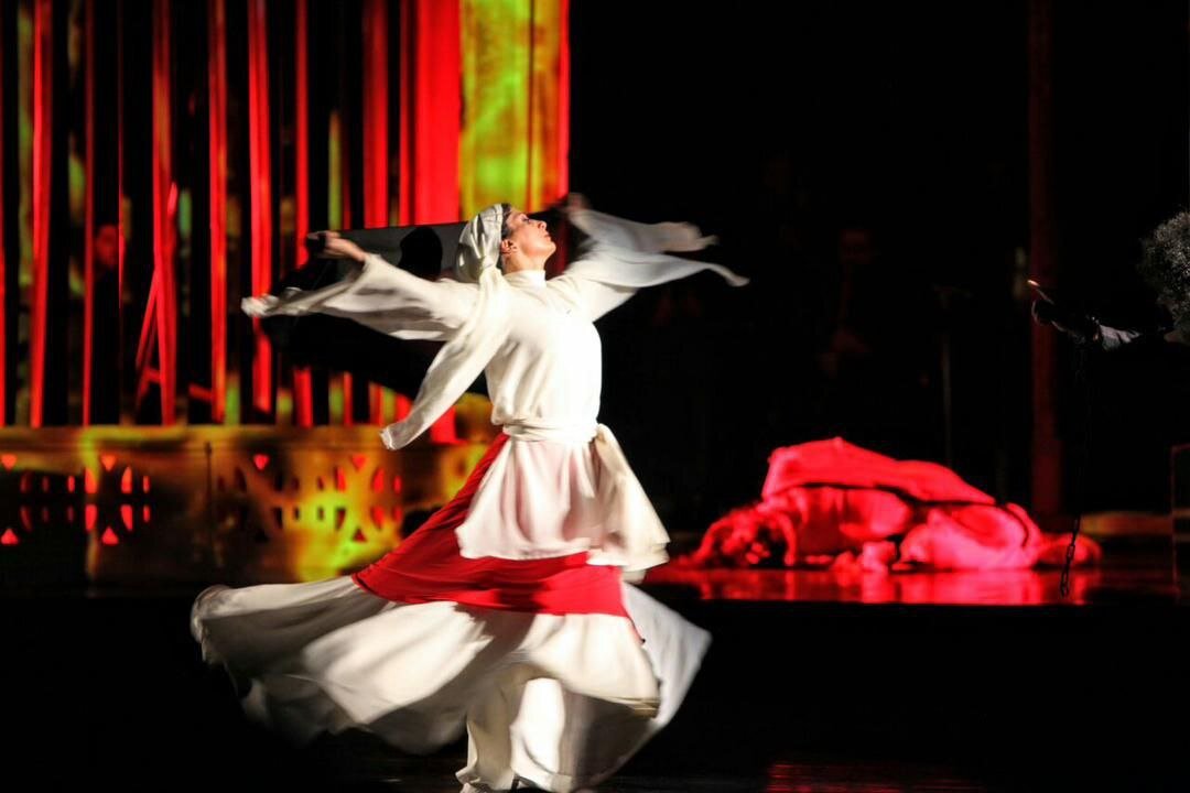 Caroline Khodadian: The Iranian-Armenian Artist Bringing Body Language and Emotion into Theater and Music