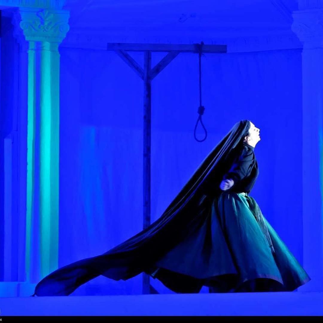 Caroline Khodadian: The Iranian-Armenian Artist Bringing Body Language and Emotion into Theater and Music