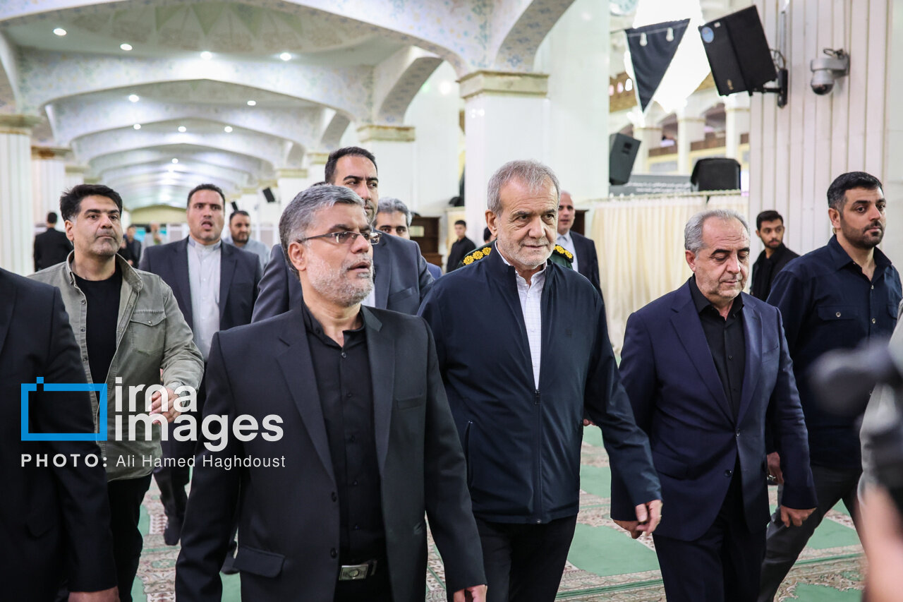 همنشینی پزشکیان و پدر آیتالله آل هاشم در مراسم گرامیداشت شهدای خدمت در تبریز در حضور رئیس جمهور+عکس