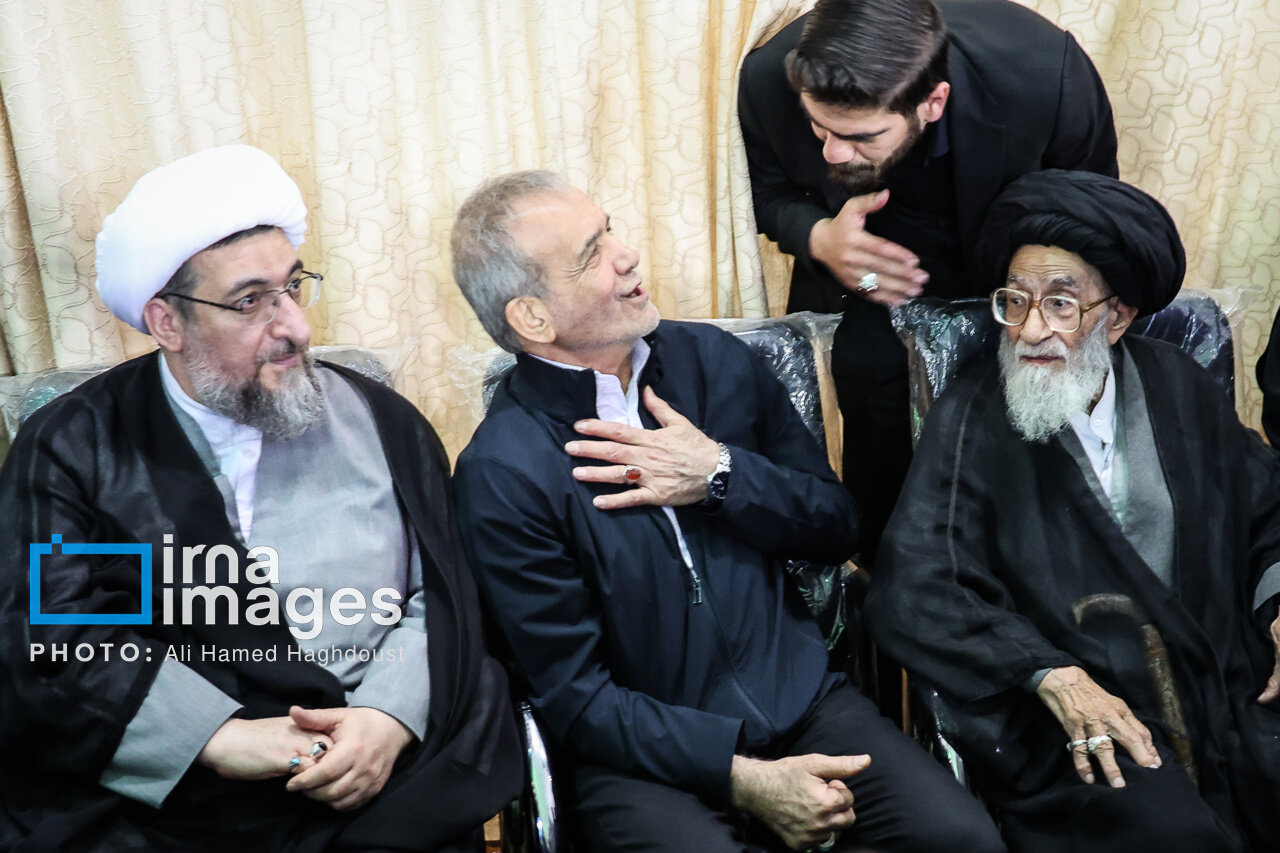 همنشینی پزشکیان و پدر آیتالله آل هاشم در مراسم گرامیداشت شهدای خدمت در تبریز در حضور رئیس جمهور+عکس