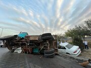 ببینید | واژگونی کامیون در بزرگراه امام رضا حوالی بامداد جمعه