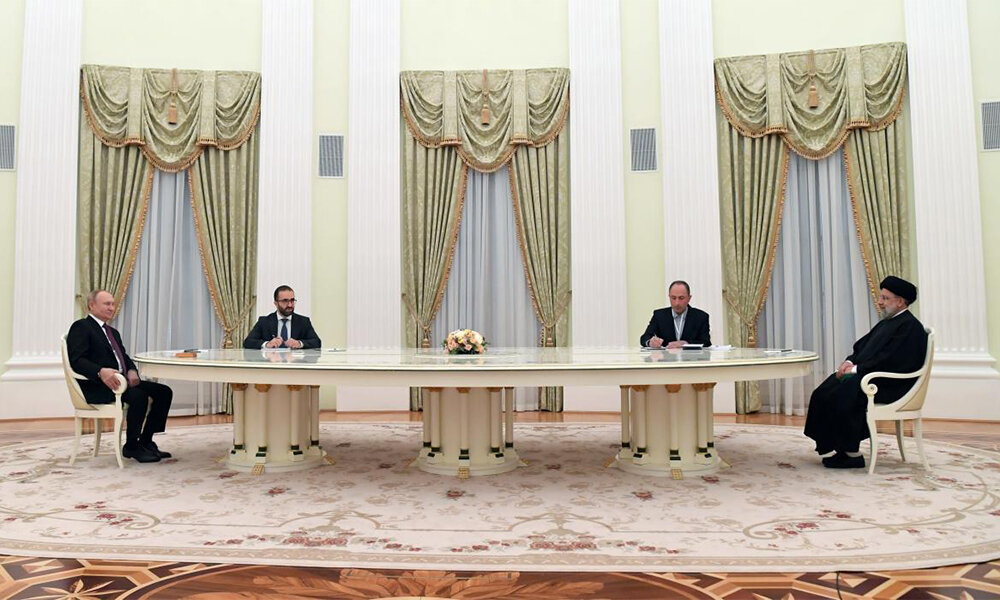 روایت مستندساز دولت سیزدهم از حواشی سفر رئیسی به مسکو/ چرا او در هواپیما گریه کرد؟