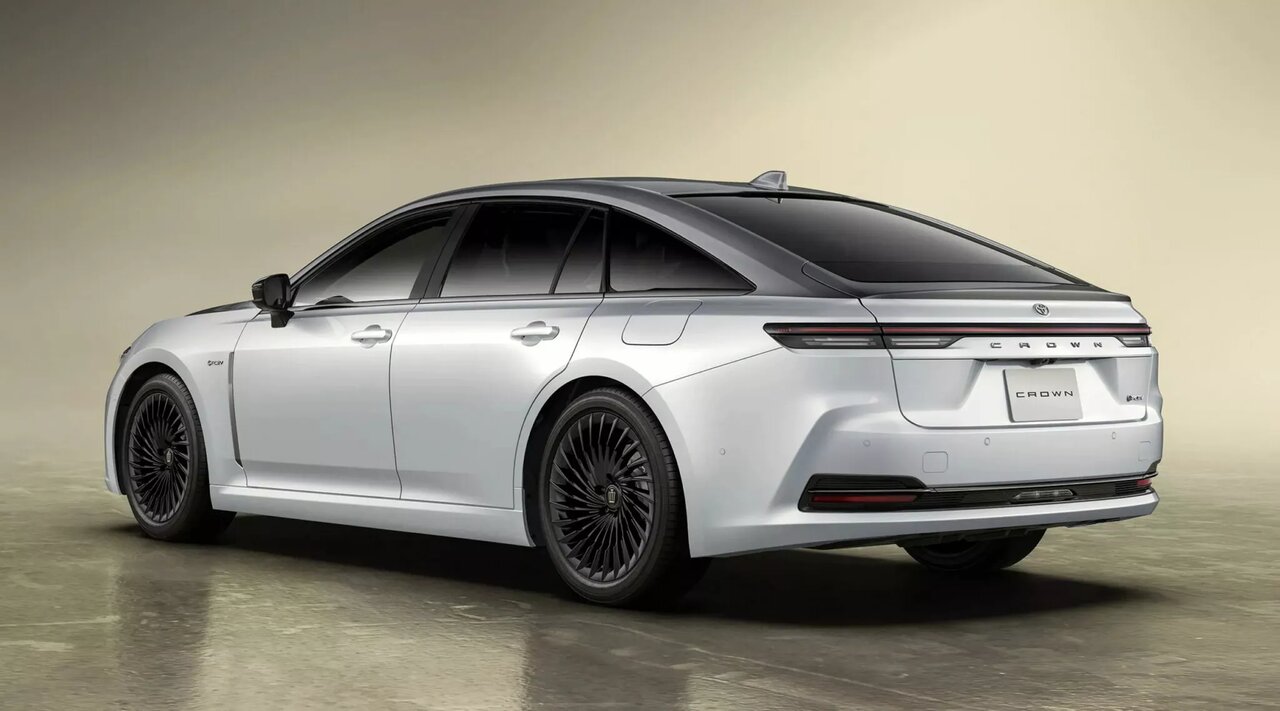 تقلید تویوتا از مرسدس بنز، در نسخه خاص کراون /عکس