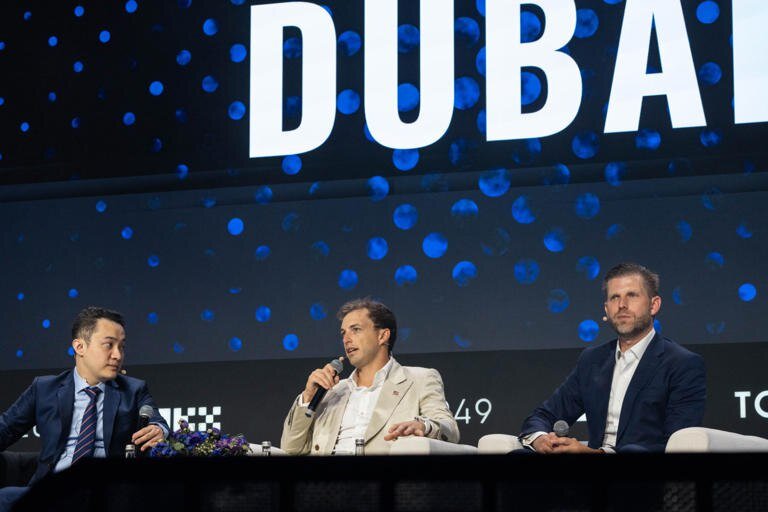 پدر به دنبال معاملات دیپلماتیک ترامپ است؛ پسر به دنبال معاملات کریپتو!