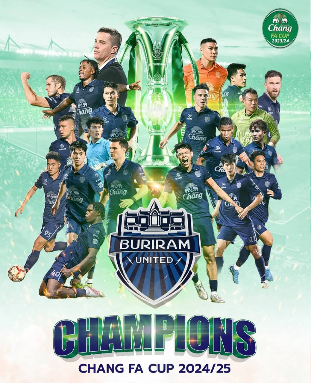 عکس| سه گانه سرمربی پرسپولیسی در تایلند!