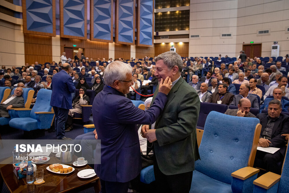 شوخی با الیاس حضرتی در یک جلسه/ عباس آخوندی و آذر منصوری هم حضور داشتند