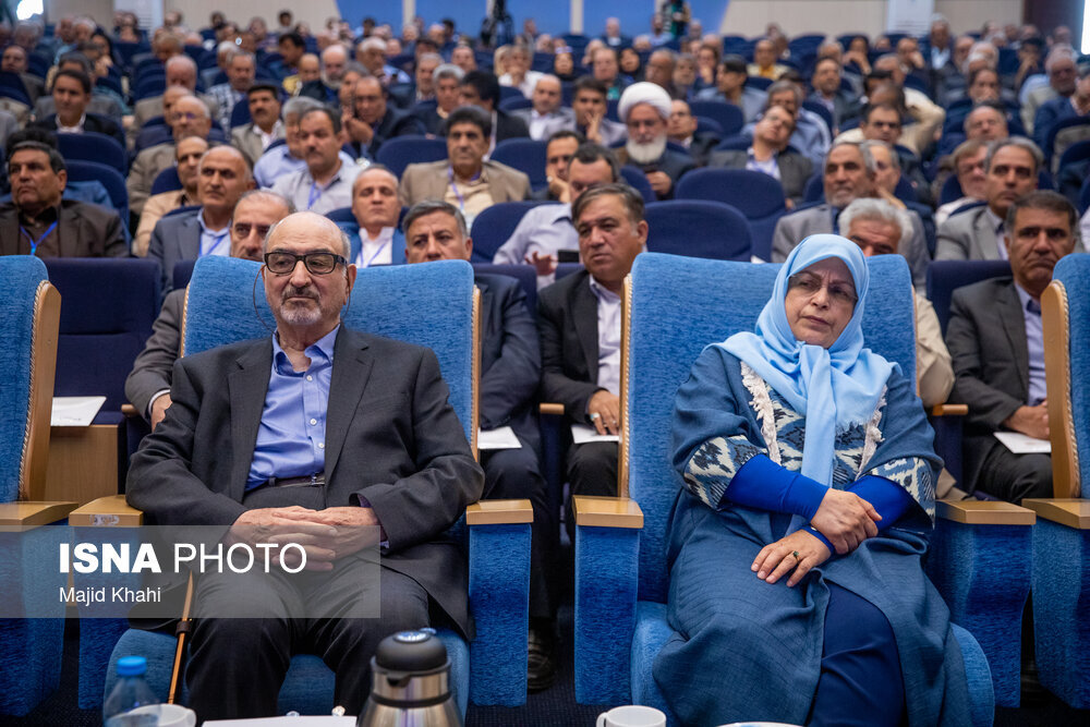 شوخی با الیاس حضرتی در یک جلسه/ عباس آخوندی و آذر منصوری هم حضور داشتند