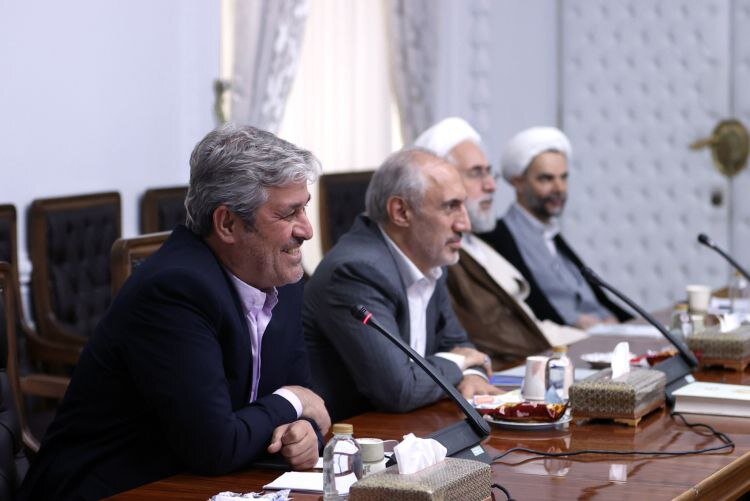 همنشینی سران سه قوه در یک جلسه رسمی/ تاجگردون و محسن رضایی هم حضور داشتند +تصاویر