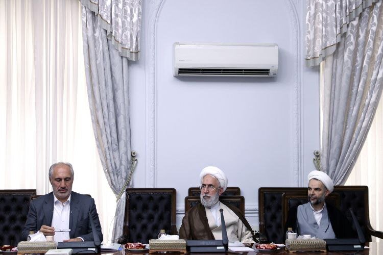 همنشینی سران سه قوه در یک جلسه رسمی/ تاجگردون و محسن رضایی هم حضور داشتند +تصاویر