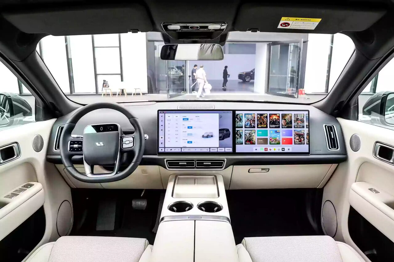 پرچمدار چینی ۴۴۰ اسب بخاری به ایران آمد /عکس