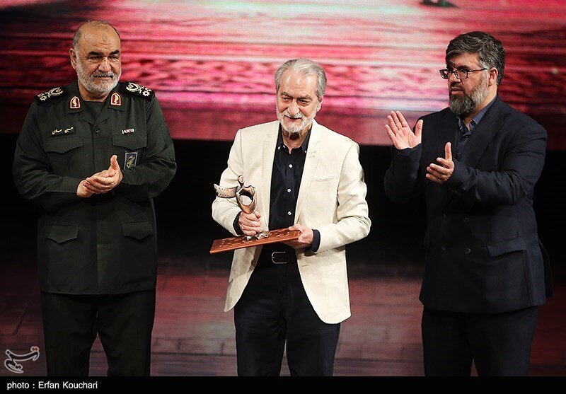 جدیدترین عکس از جمشید هاشم پور/ فرمانده کل سپاه هم بود/ مجید انتظامی جایزه به دست شکار دوربین ها شد